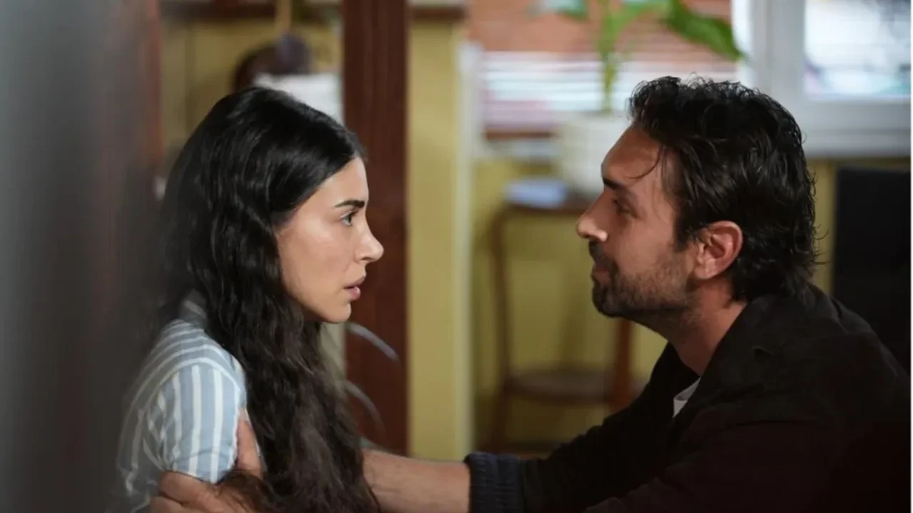 Taş Kaçak Bu Deniz'in İso'su Erdem Şanlı Aşkı Rol Arkadaşı Hande Nur Tekin'de Buldu