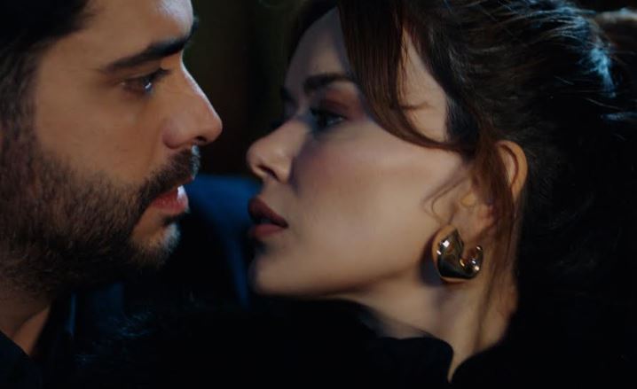 Kızılcık Şerbeti 120. Bölümde Başak ve Ünal Ailesi Arasındaki Gerilim Tırmanıyor!