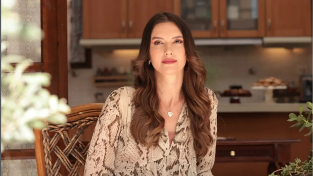 Leyla Lydia Tuğutlu Oyunculuğa Ara Verdi, Şarkıcı Olarak Sahnelere Dönüyor: İlk Albümüyle Sevenleriyle Buluşuyor