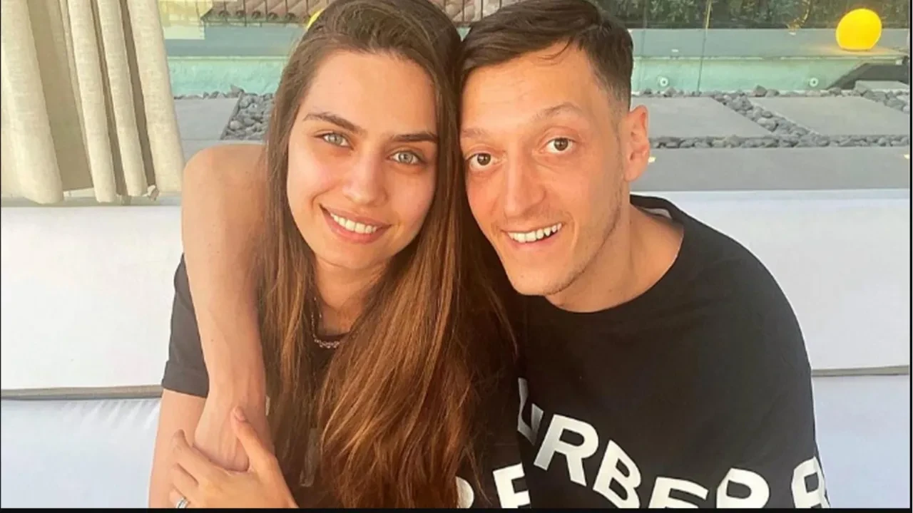 Mesut Özil ve Amine Gülşe'den Üçüncü Bebek Müjdesi: Aile Büyüyor!
